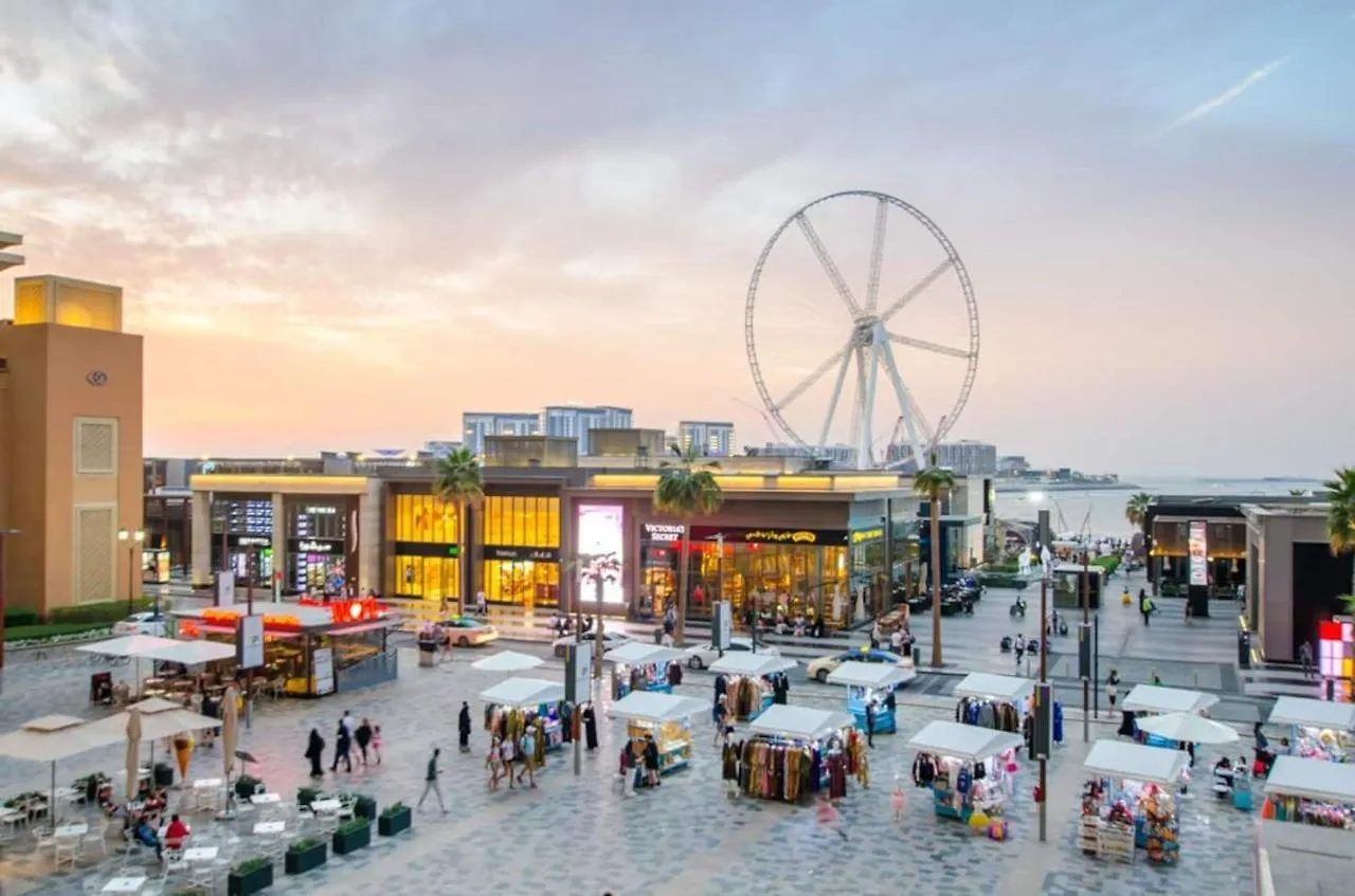 Beautiful Home, Magnificent View Dubai Apartment