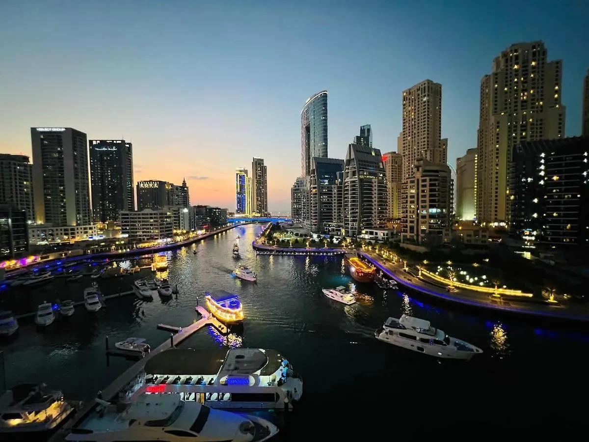 Beautiful Home, Magnificent View Dubai Apartment
