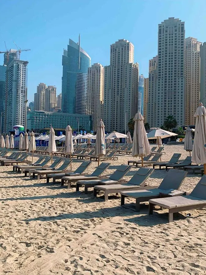 Beautiful Home, Magnificent View Dubai Apartment
