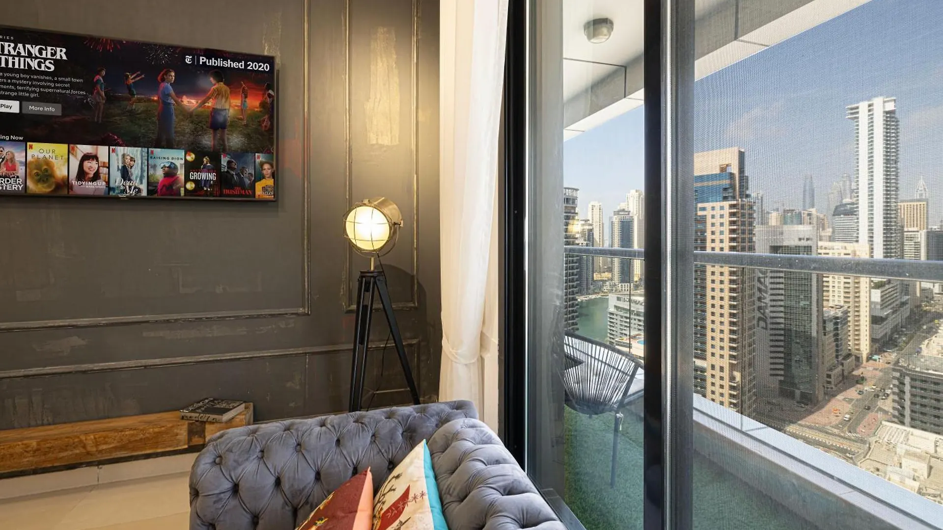 Beautiful Home, Magnificent View Dubai Apartment