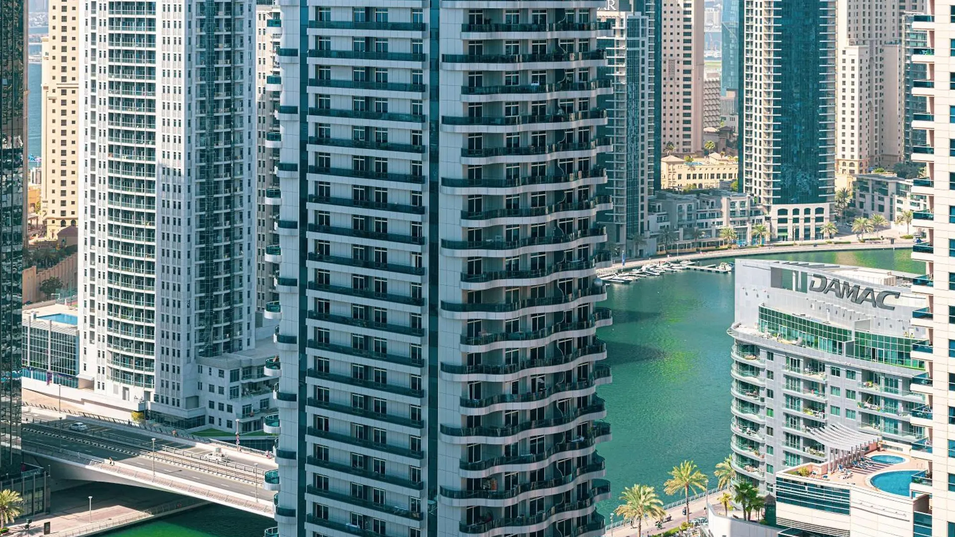 Beautiful Home, Magnificent View Dubai Apartment